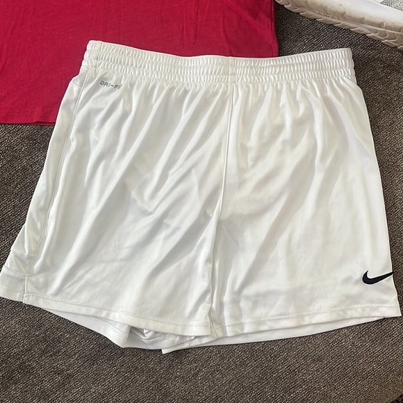 Nike Dri-Fit White Shorts Small - Picture 2 of 6